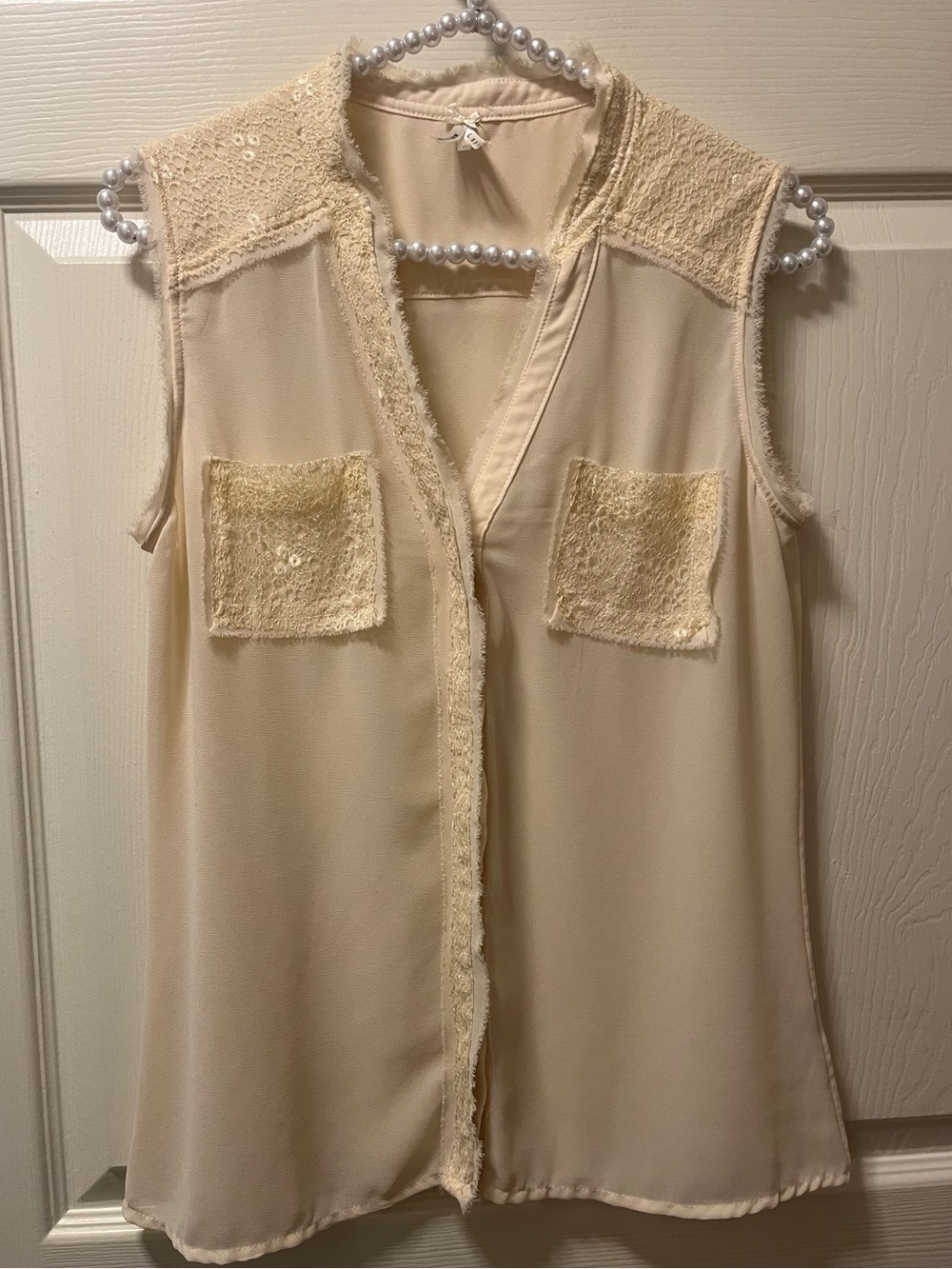 Lapis Sleeveless Lace-Trim Cream Blouse with Frayed hem on Arm/Neckline Size PM